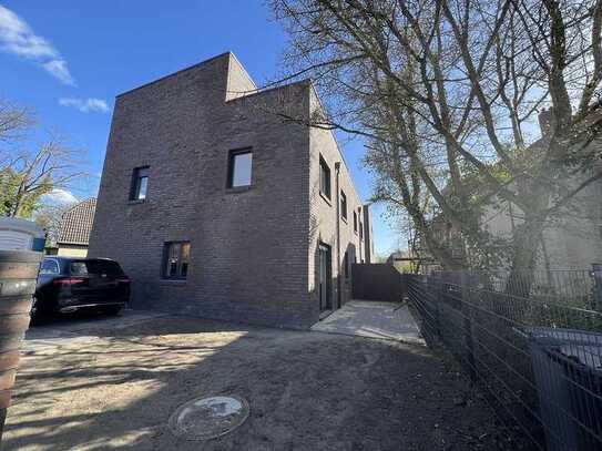 großzügig & durchdacht: 5,5 Zi. Neubau - Erstbezug - DHH mit Dachterrasse und Wärmepumpe