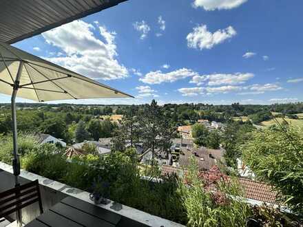 Top geschnittene 4-Zimmer Eigentumswohnung inkl. Mehrzweckraum mit kleinem Garten und Garage
