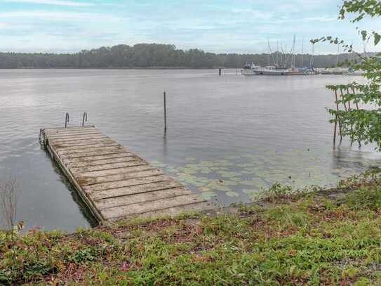 Wohnen am Wasser - Sanierungsbedürftiges 1930er Jahre Haus mit direkten Wasserzugang in Karolinenhof