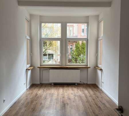 Stilvolle 4-Zimmer-Wohnung im Altbau mit Balkon in Mainz