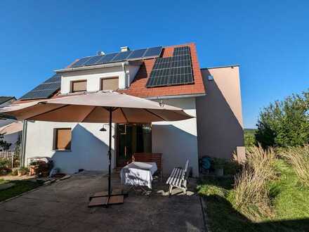 Modernes, ökologisch und hochwertig saniertes Einfamilienhaus mit unverbaubarer Aussicht