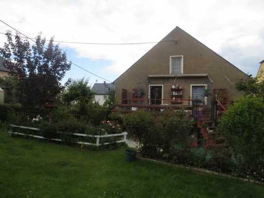 Gemütliches großes Einfamilienhaus mit Garage, Terrasse und schönem Garten in Schönbrunn