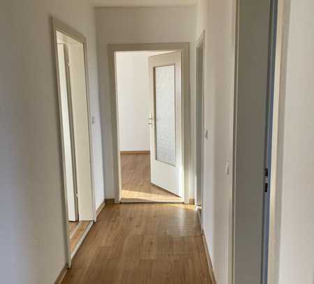 Groß, renoviert und preiswert!!! Diese Attribute vereint unsere attraktive Wohneinheit...