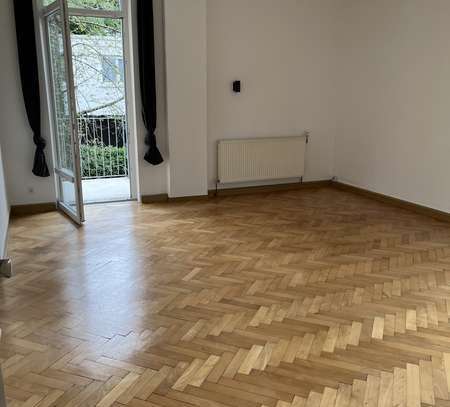 Helle und zentrumsnahe 4-Zimmer-Wohnung mit Balkon in Reutlingen