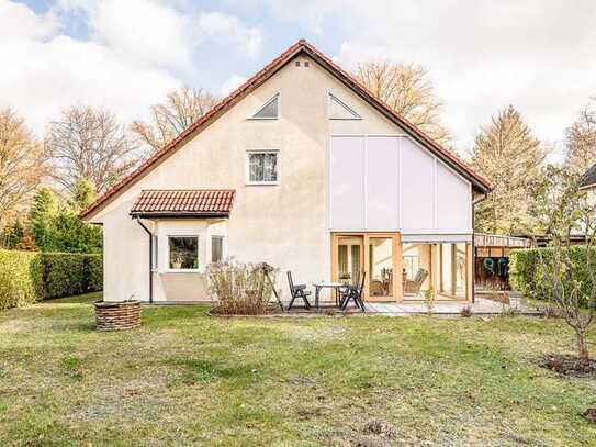 Einfamilienhaus mit Potenzial: Großzügiges Grundstück, Kamin und Garage