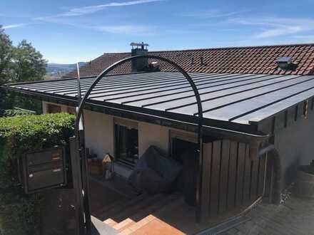 Individuelle Dachgeschoss-Wohnung mit tollem Ausblick