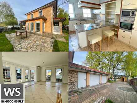 Bezugsfreie Villa: Gehoben, auf über 304 m² Nfl., Klima, EBK, Keller, Doppelgarage, Garten