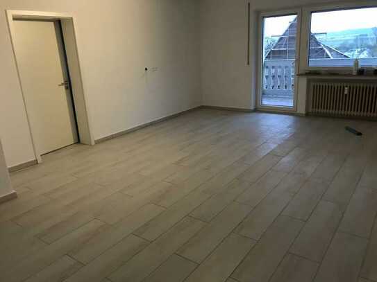 Modernisierte Wohnung mit drei Zimmern sowie Balkon und Einbauküche in Obersontheim