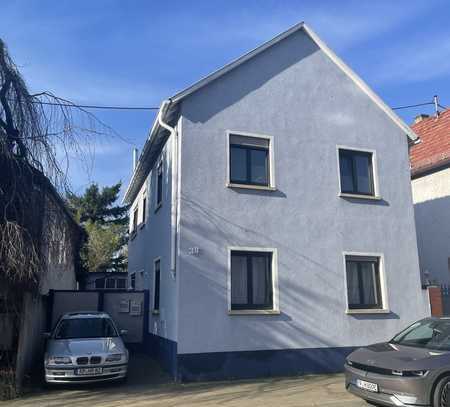 Günstiges, modernisiertes 7-Zimmer-Einfamilienhaus mit EBK in Böhl-Iggelheim