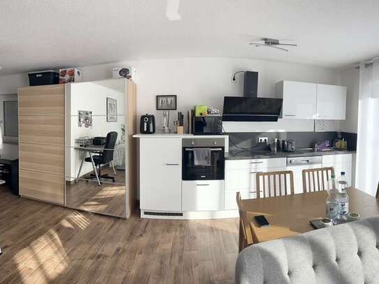 Geschmackvolle Wohnung mit 1,5 Zimmern sowie Terrasse u. EBK +TG-Stellplatz in Heilbronn