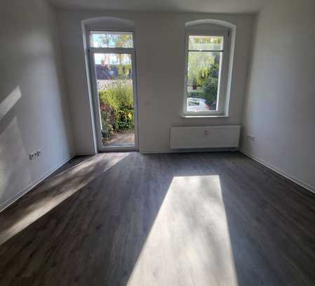 Frisch sanierte 2-RW mit Terrasse - offene Küche - PKW Stellplatz