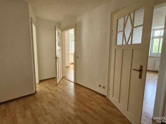 2-Zimmer-Wohnung mit EINBAUKÜCHE und TAGESLICHTBAD zu vermieten!