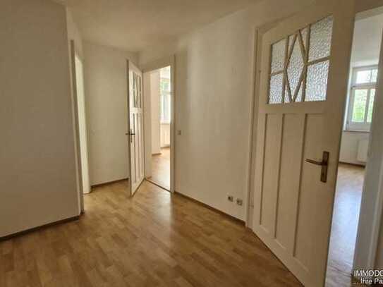 2-Zimmer-Wohnung mit EINBAUKÜCHE und TAGESLICHTBAD zu vermieten!