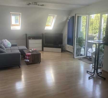 Wunderschöne 1-Zimmer-Dachgeschoss-Wohnung mit großem Balkon in Friedberg