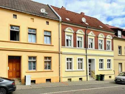 Zwei kleine Mehrfamilienhäuser mit großem Gartengrundstück