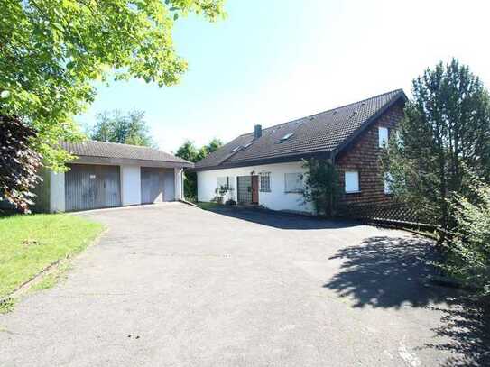 Grünes Wohnen auf 2 Etagen: Maisonette mit großem Balkon und eigenem Garten in Fluorn-Winzeln