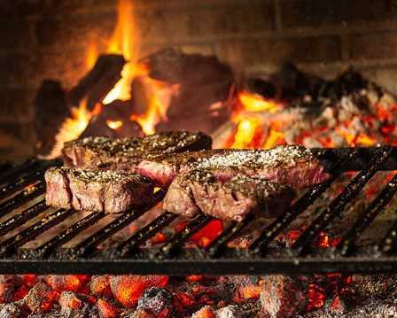 Langjährig etabliertes Steakhaus mit Terrasse