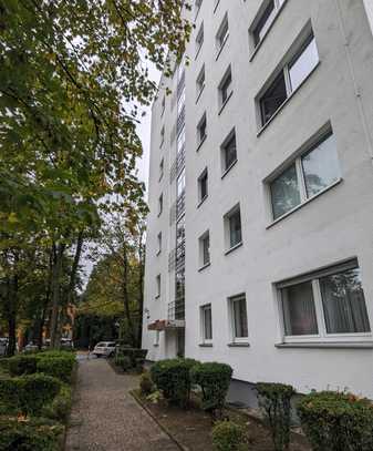 Seniorengerechte 3-Zimmer-Wohnung mit Weitblick, Balkon und EBK