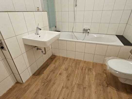 „Modernisierte 3-Zimmer-Wohnung mit Parkett und Gartennutzung – stilvoll wohnen im Grünen“