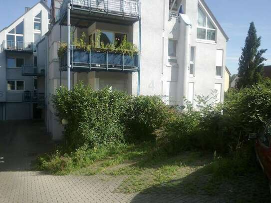 Schicke 2 Zimmerwohnung mit 2 Balkonen, Garten und Garage zu vermieten