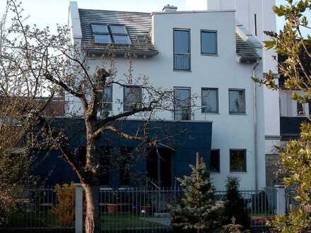 Einmalige Gelegenheit! Moderne Architektur mit Charme in Neu-Isenburg!