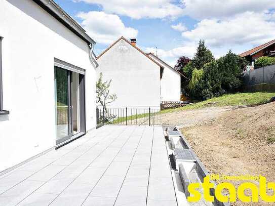 *** ERSTBEZUG! *** KFW 55-HAUS -GERÄUMIGE MAISONETTE-WOHNUNG MIT GARTEN UND TERRASSE IM SCHÖNE