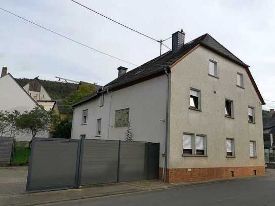 Charmantes Einfamilienhaus mit Scheune und Garage in Wintrich zum Verkauf