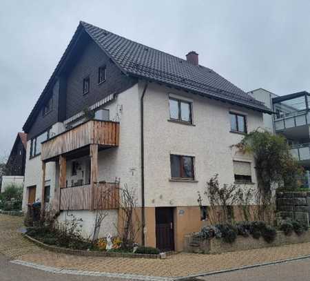 Großzügiges 2-Familienhaus mit 2 Einbauküchen und Garage in ruhiger Ortslage