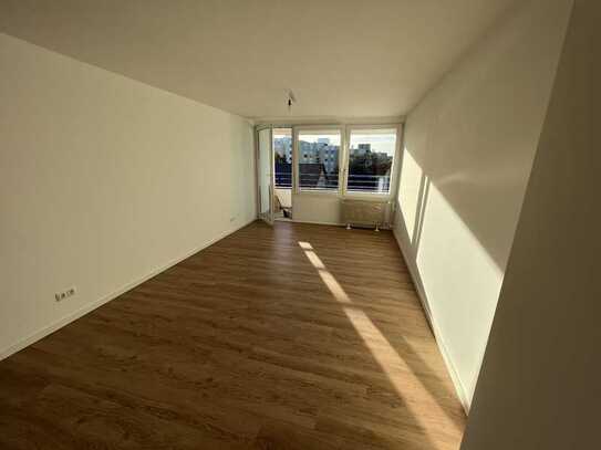 Kernsanierte 1-Zimmer-Wohnung mit Balkon und EBK in Planegg