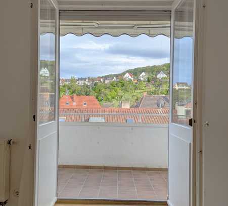 Helle, ruhige 3-Zimmer-Wohnung mit tollem Aublick vom Balkon und großer Garage (18qm)