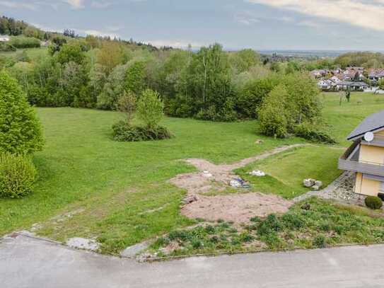 Baugrundstück mit Baugenehmigung und Aussicht in die Natur