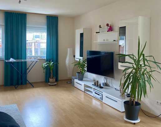 Schöne und helle Wohnung 4 ZKB inkl. Einbauküche und 2 Balkonen - 3-Parteienhaus -