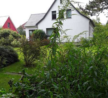 Freistehendes Einfamilienhaus mit gepflegtem Garten in bester Lage