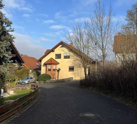 *Neues Zuhause und Kapitalanlage in einem: 4-Familienhaus mit Solarthermie und Pelletheizung*