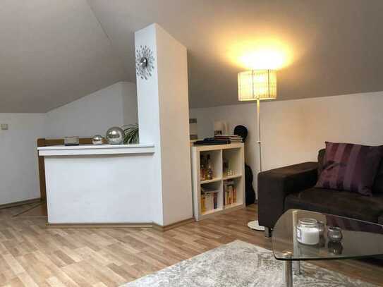 Helle 2,5-Zimmer-Maisonette-Wohnung mit 2 Balkonen und EBK in Regensburg