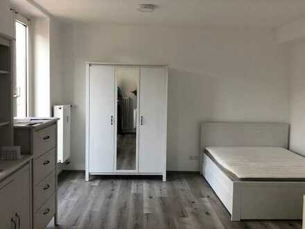 Vollständig Möblierte 1-Raum-Wohnung mit Balkon und Einbauküche in Düsseldorf