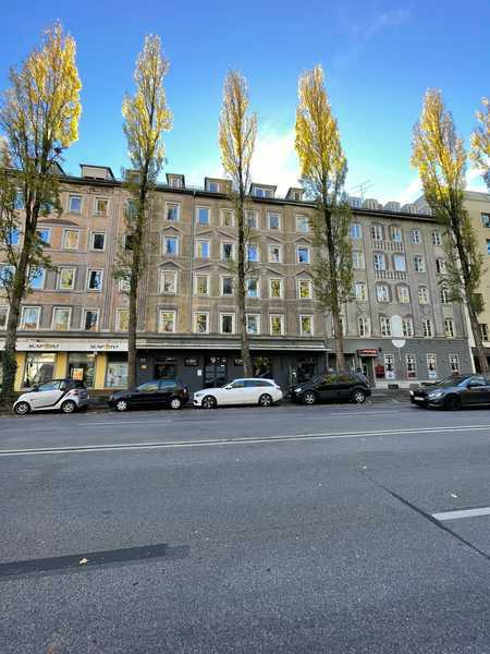 Großzügig geschnittene drei Zimmer Wohnung in begehrter Lage in München