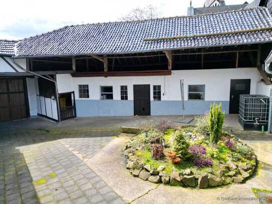 Vierkanthof, ideal als Außenlager, mehrere Wohnungen, 600 m² Wohn-Nutzfläche ...