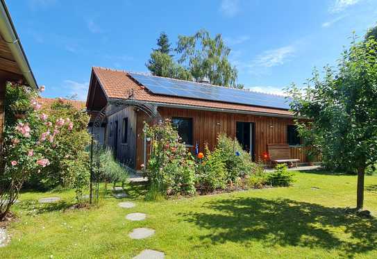 Neuwertiger ökologischer Bungalow in traumhafter Lage mit Photovoltaik und Grundwasser-Wärmepumpe