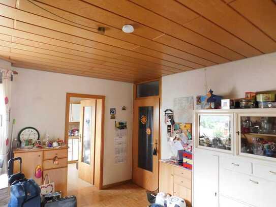 Attraktive OG-Wohnung in Top-Lage, 93 m² Wfl., EBK, Balkon, Aufzug, TG-STP