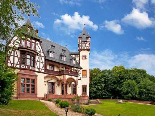 Großzügige Bel Etage im Schloss mit herrlichem Garten (möbliert)