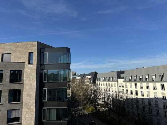 Schöne Wohnung im Maisonette-Stil mit Terrasse, Lift & 2 TG-Plätzen