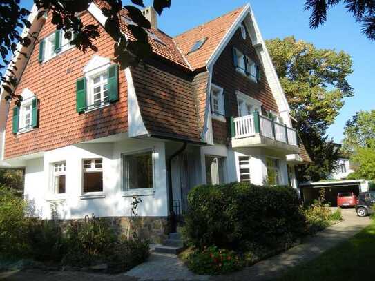 Exklusive Villa in Angermund, großes Grundstück inkl. viel Privatsphäre