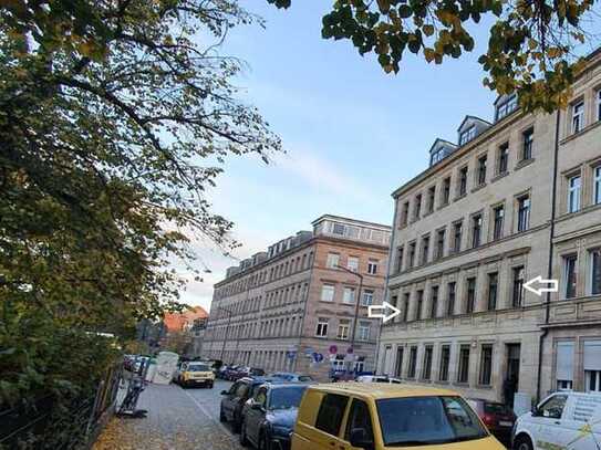 VIS à VIS DEM FÜRTHER STADTPARK, schöne 3,5 Zimmer Etagenwohnung - im 1. OG, EBK und Balkon