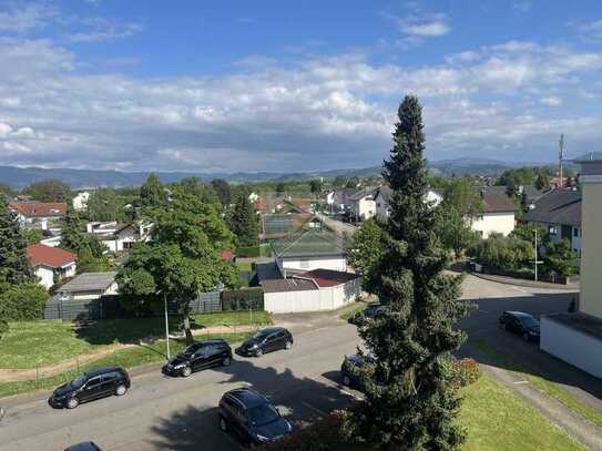 3-Zimmer-Wohnung mit Panoramablick ( Bezugsfrei ) mit Einzelgarage