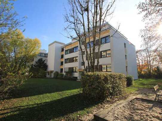 Helle und großzügige 3 Zi.-Wohnung mit viel Entwicklungspotential und Süd-Balkon in guter Lage