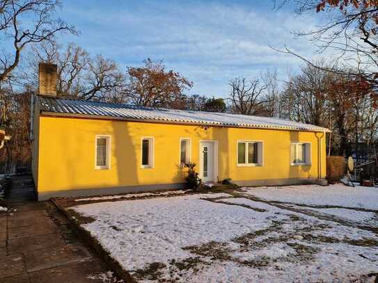 WOHHAUS: 4 Zimmer + Küche + Bad in 39397 Schwanebeck // Grünfläche, Pkw-Abstellplätze