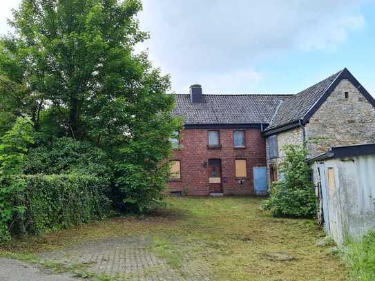 ***BAUGRUNDSTÜCK MIT GROßEM ALTBAU (TEILWEISE NATURSTEIN) IN AACHEN-WALHEIM***