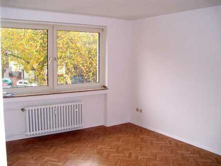 Helles City-Appartment. Renovierungsbedürftig.