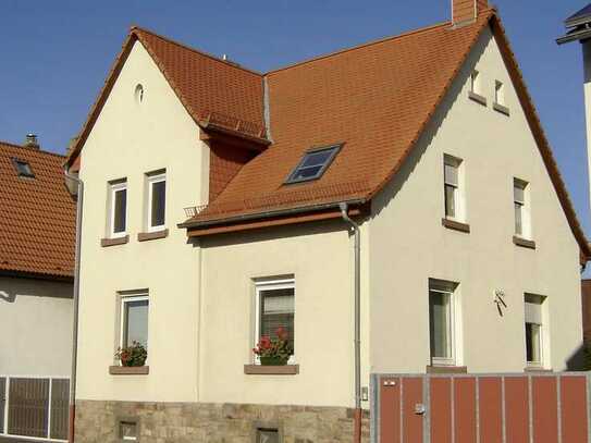 Stilvolles Haus in Ober-Mörlen mit 2 Bädern, Hof und Grünanlage